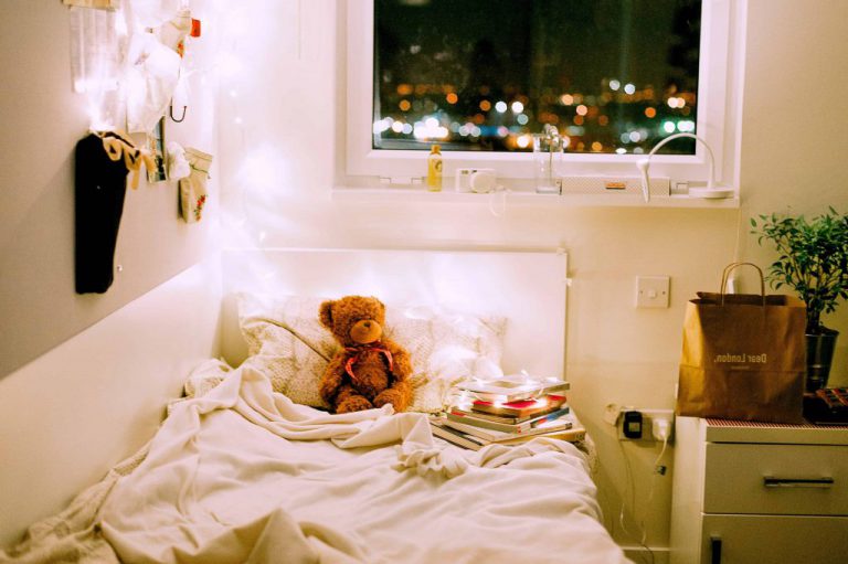 寝室をデコレーションするコツ