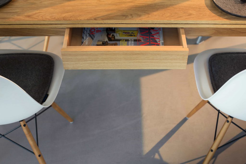 How to Organize Desks