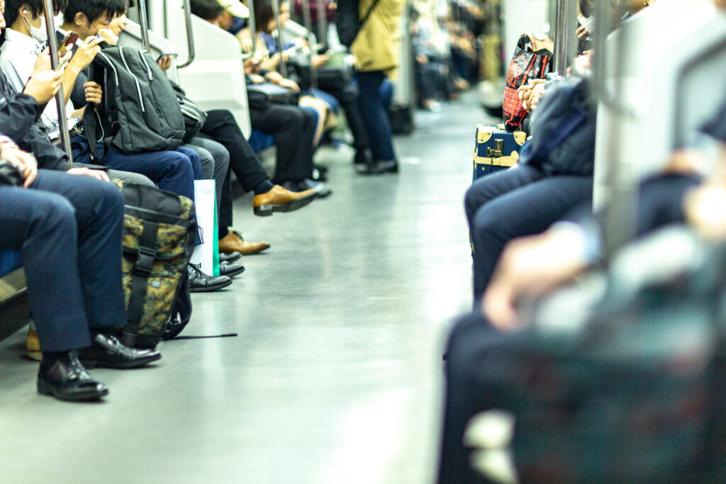 Does it Make Sense to Move Somewhere Far From Your Work? Pros and Cons of a Long Commute 