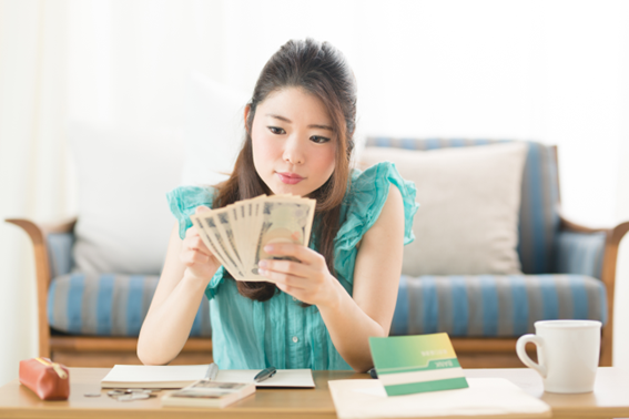 Sống độc thân với thu nhập 120.000 yên/tháng có khả thi không? Các khoản sinh hoạt phí và bí kíp tiết kiệm tiền  