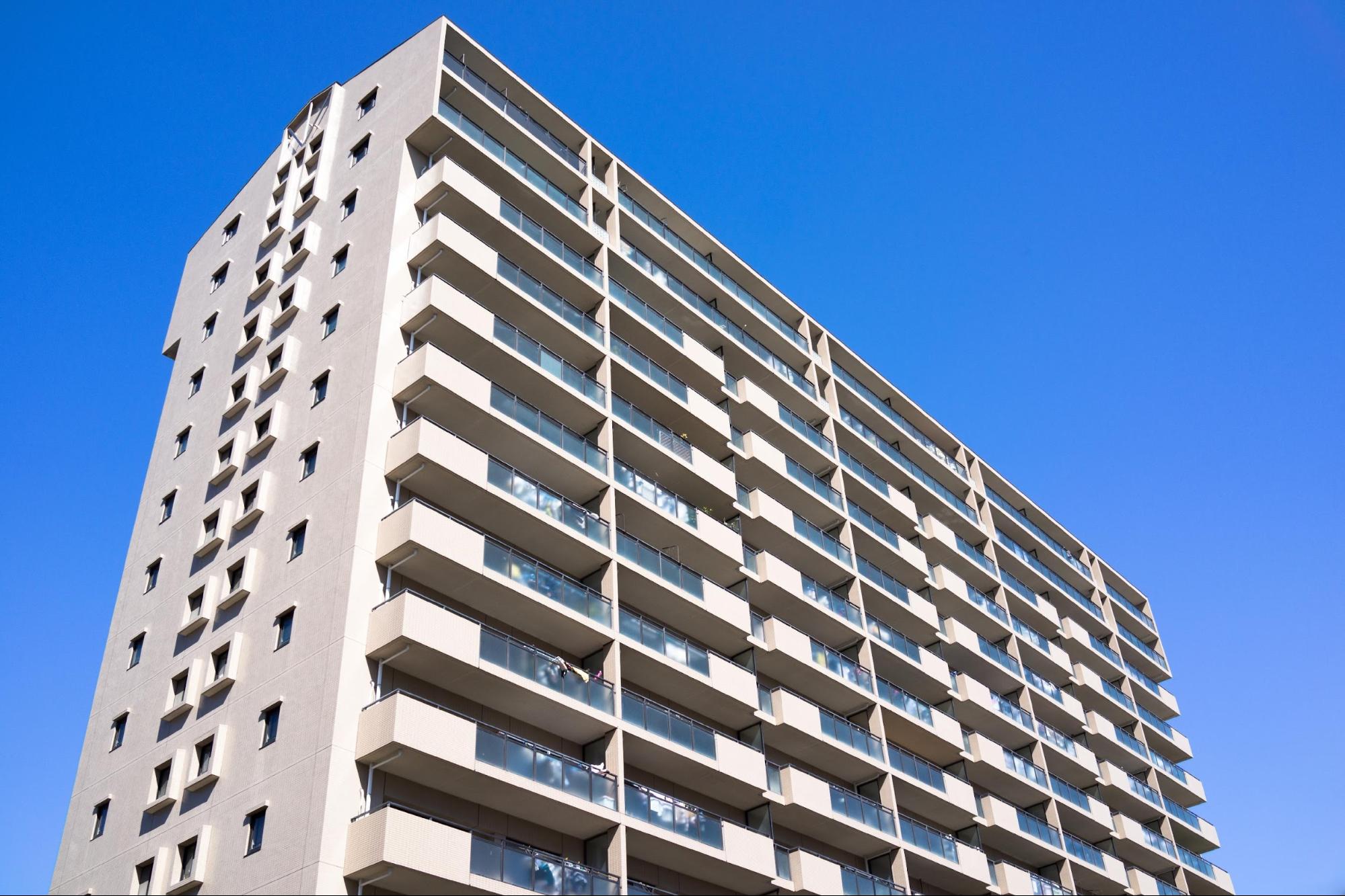 Pros and Cons of Living on the Top Floor of an Apartment Building 