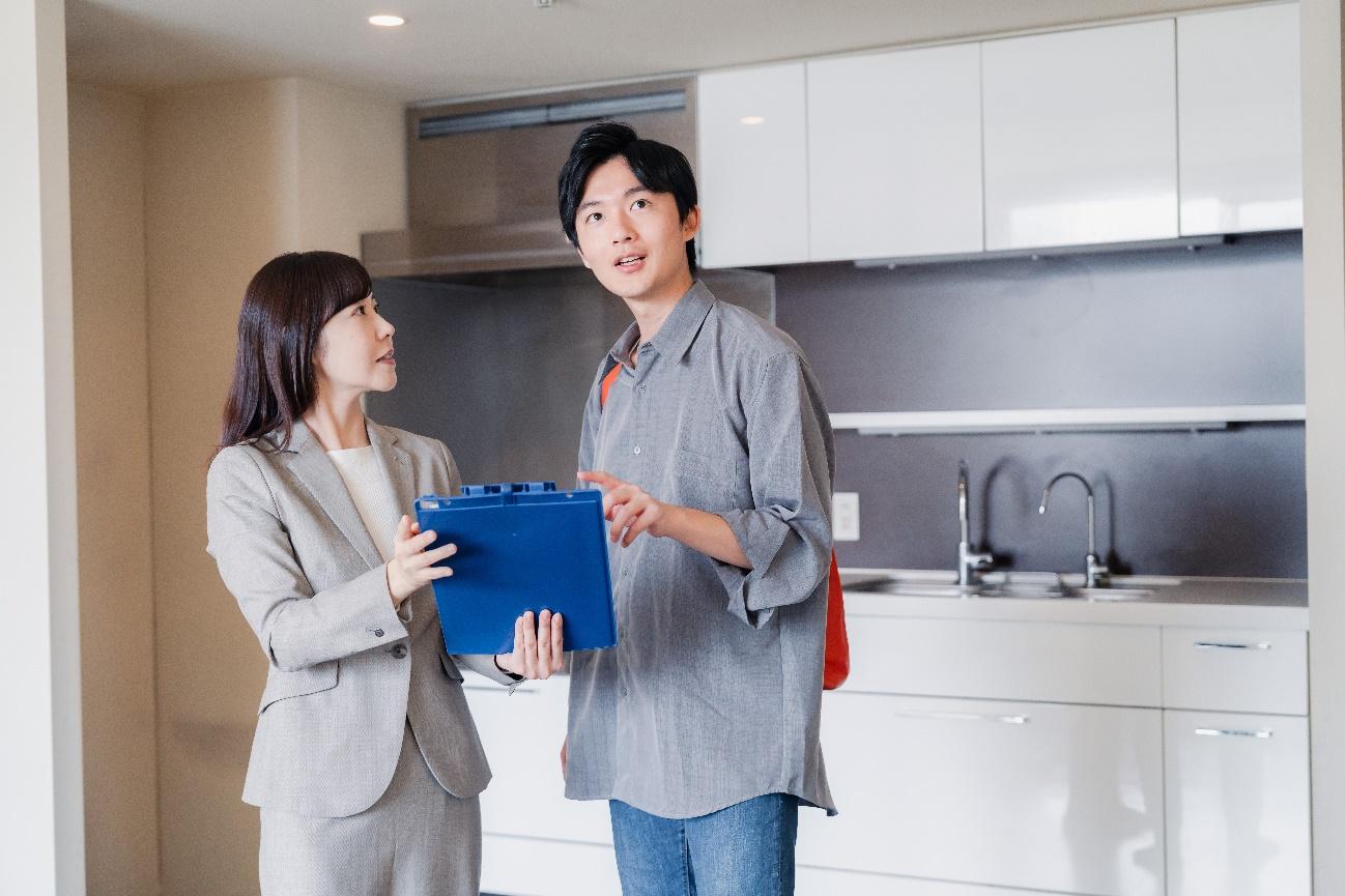 Ansioso(a) para sair da casa dos seus pais e morar sozinho(a)? Quer saber se é possível alugar um apartamento sendo menor de idade? 