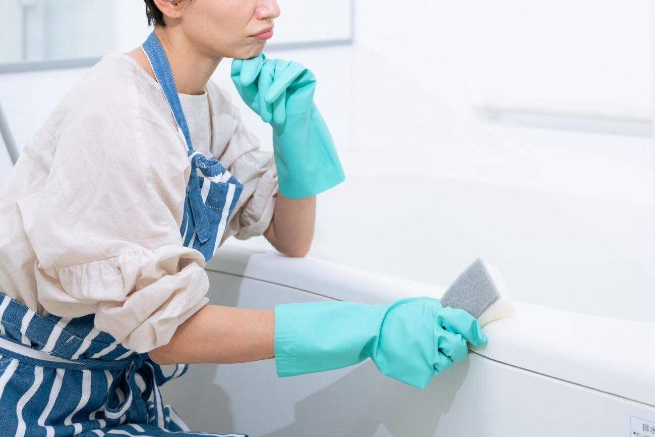 Bathtub Troubles: How to Remove Clogs 